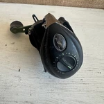Bass Pro Shops Qualifier Baitcast Reel Black Green 4 Ball Bearing Right Hand. Fixed Price $19.99.