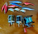 3 Vintage Salt Water Fishing Reels & 11 Lures (no Hooks)jc Higgins, Penn. Fixed Price $45.00.