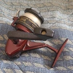 Shakespeare 2001 Spinning Reel Ratio 3.1:1 Burgandy & Black Rh Guc. Fixed Price $10.70.