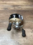 Quantum Pf 400CX Flipping Baitcast Reel. Fixed Price $14.99.