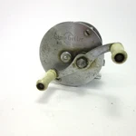 Vintage Game Getter Model V-7325 Bait Casting Reel. Fixed Price $29.00.