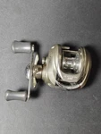 Pinnacle Platinum Plus LP100 Low Profile Baitcasting Reel. Fixed Price $30.00.