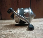 Zebco 33 Casting Reel Fresh Water Fishing Great Condition. Fixed Price $16.00.